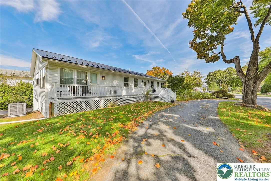 5 bed, 3.5 bath, 4063 sqft, $4,000 — Photo 3