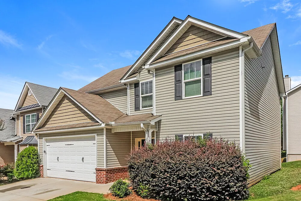 4 bed, 2.0 bath, 2052 sqft, $1,925 — Photo 4