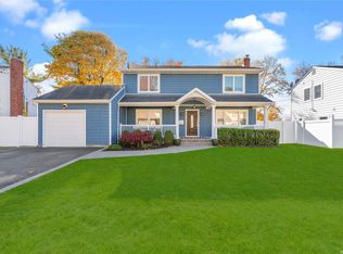 8 Cranford Rd, Plainview, NY 11803