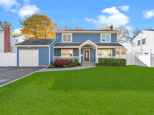 8 Cranford Road, Plainview, NY 11803