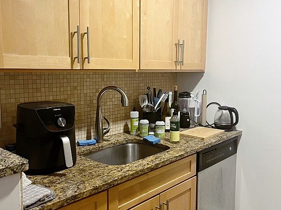 2nd image of 50 W 34th St APT 6C06