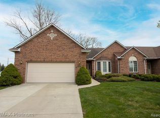 1525 Rio Grande Ct, Flint, MI 48532