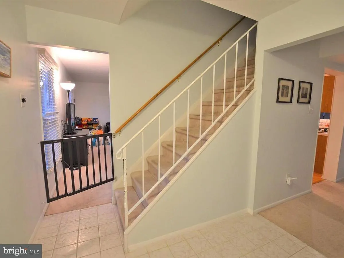 4 bed, 2800 sqft, $4,100 — Photo 2