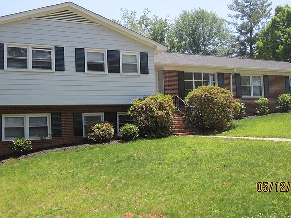 3rd image of 4 Chipwood Ln