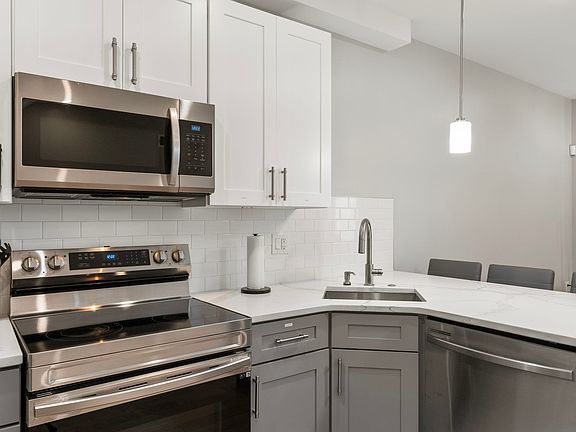 3rd image of 2039 N Randolph St Unit A