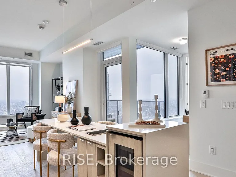 11 Yorkville Ave #5702 — Photo 16