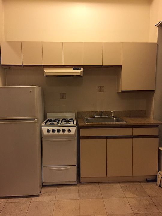 2nd image of 2 Berkeley Pl APT 1A