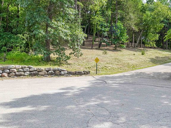 3rd image of 5 Red Cedar Dr #5 & LCE 5