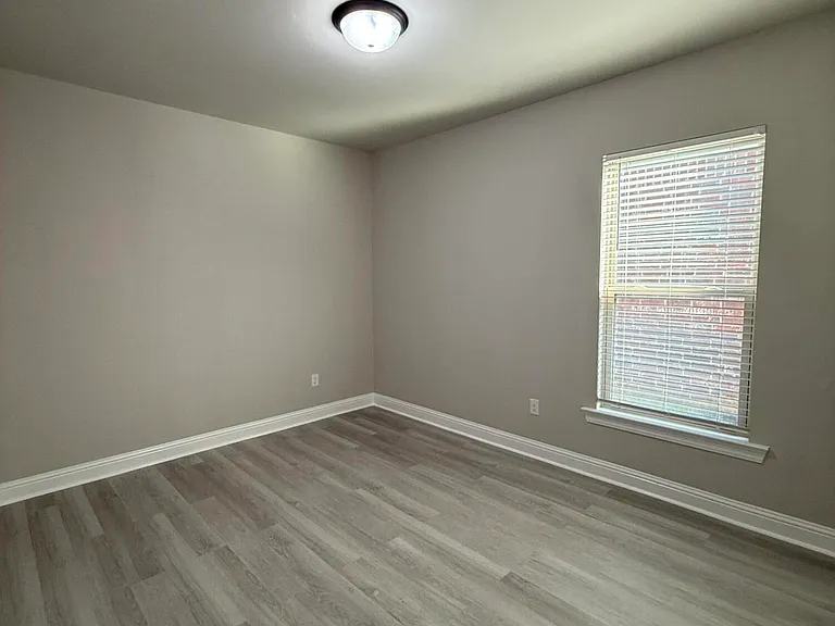 404 Sparrowhawk St — Photo 14