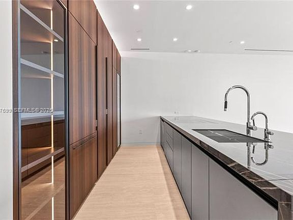 5th image of 5 Grove Isle Dr #405