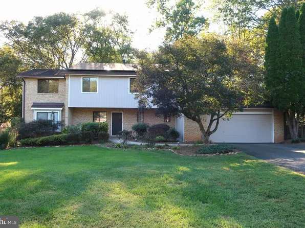 1332 Colvin Forest Dr, Vienna, VA 22182