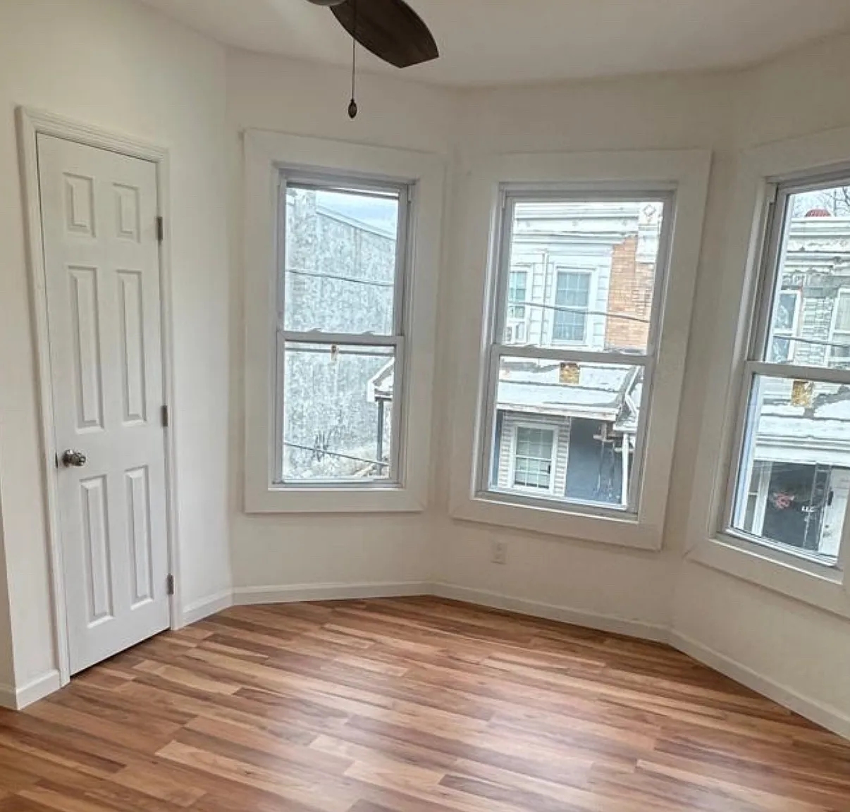 3 bed, 1.5 bath, 1140 sqft, $1,500 — Photo 2