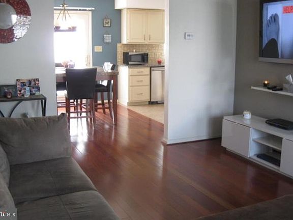 3rd image of 210 Evergreen Ln