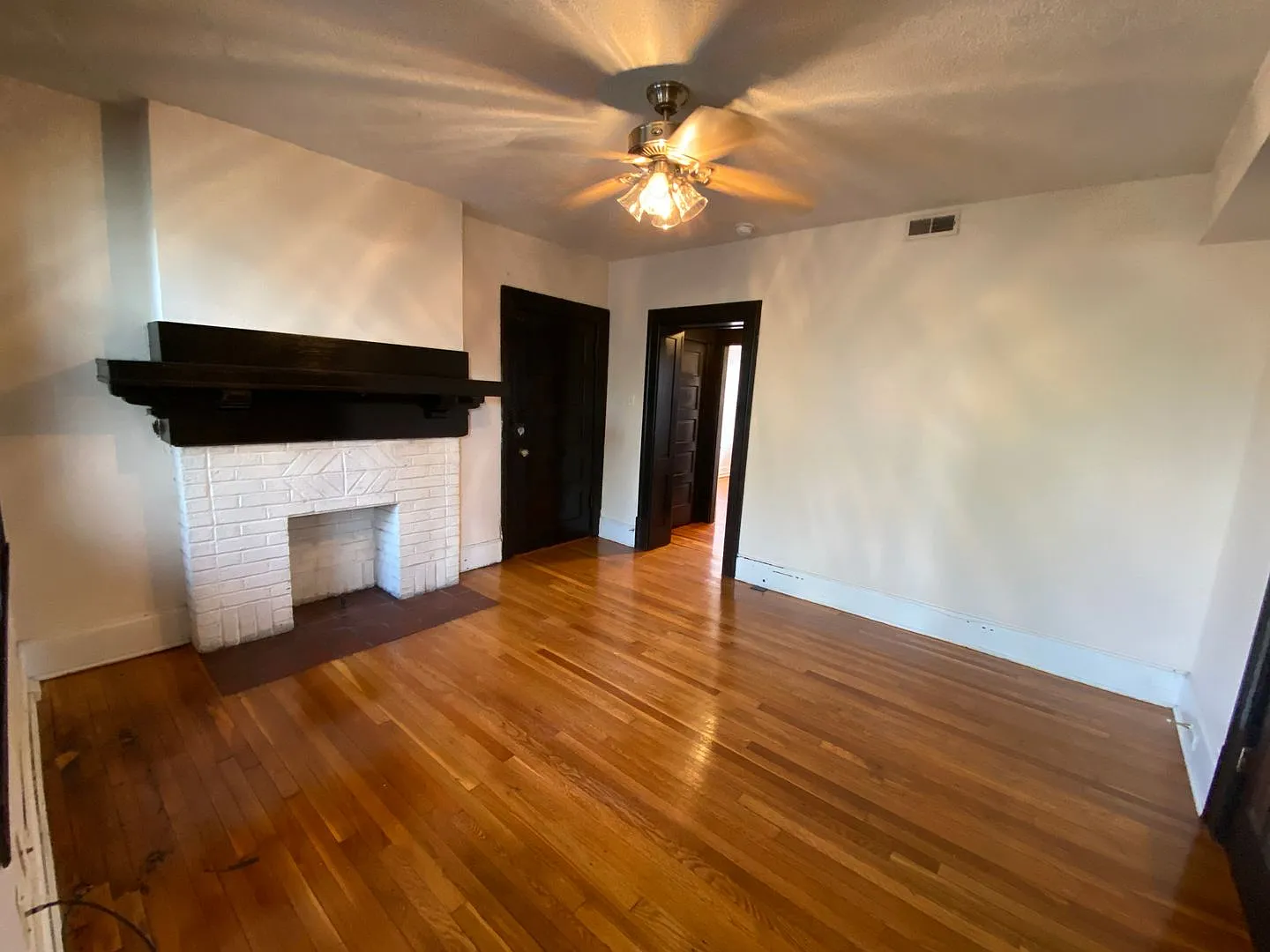 E Norwich Ave 4-16 SSR — Photo 3