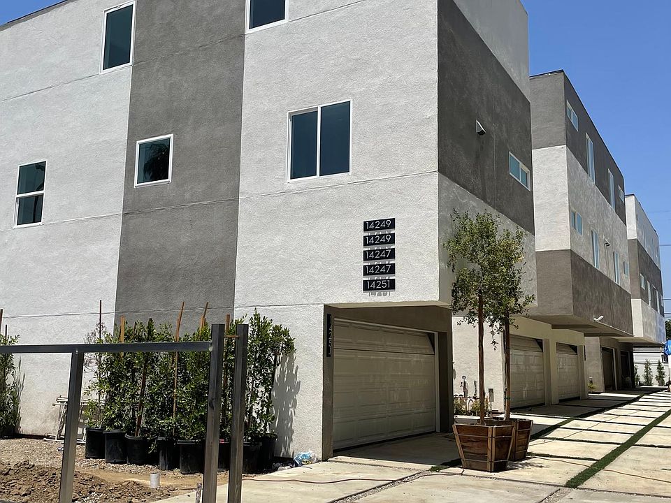 1st image of 14241 Gilmore St #2
