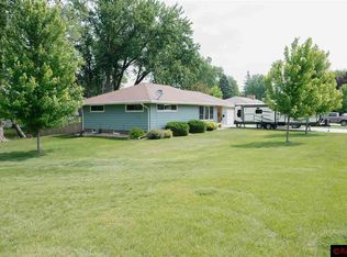 381 6th St SW, Wells, MN 56097