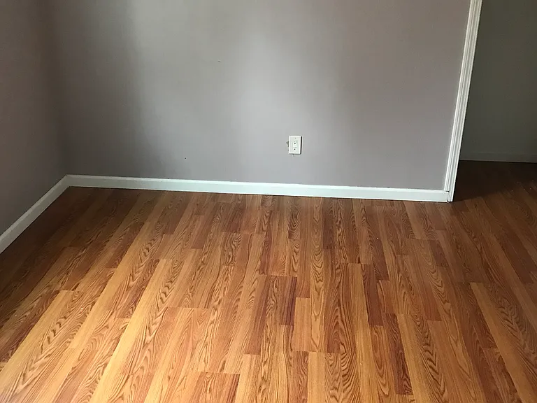 28 Middle St — Photo 4