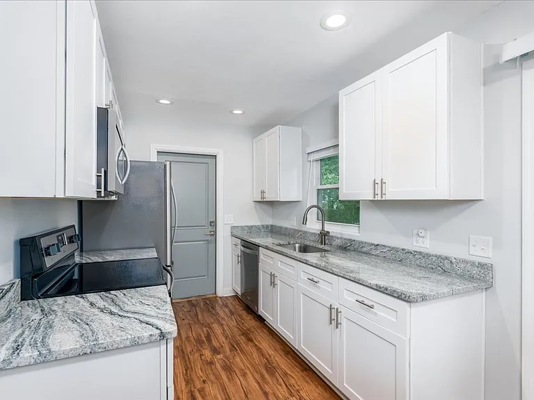 1707 Hall Dr — Photo 10