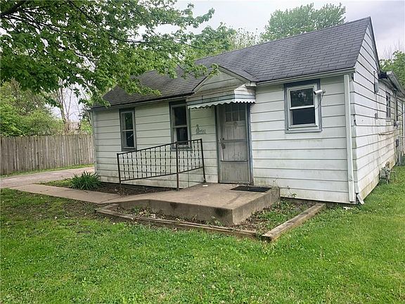 2nd image of 1918 S Gladstone Ave