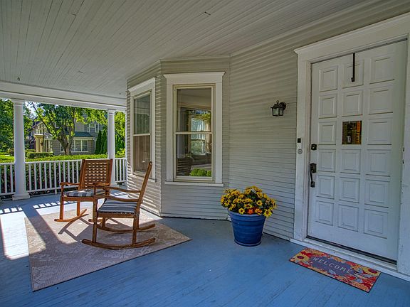4th image of 1539 W Moss Ave
