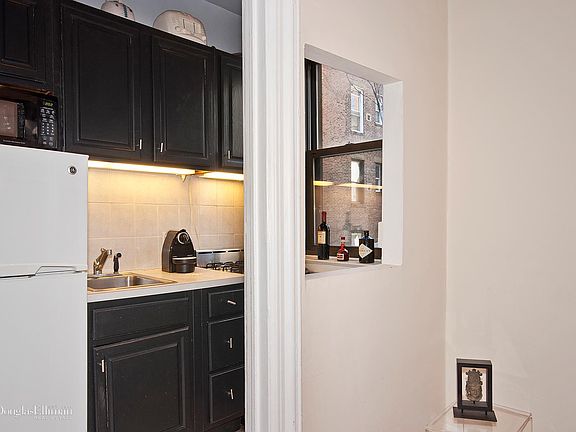 3rd image of 345 E 77th St APT 3F