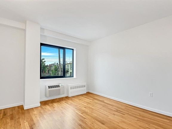 4th image of 265 Van Brunt St APT 1F