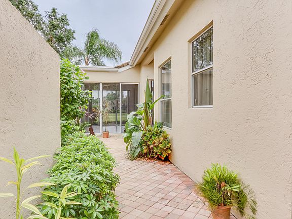 2nd image of 4774 Carlton Golf Dr