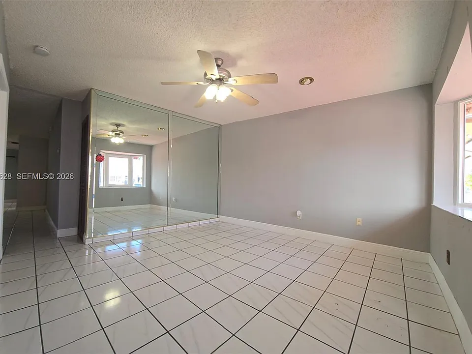 8810 NW 114th Ter