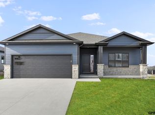 425 N 105th St, Lincoln, NE 68527