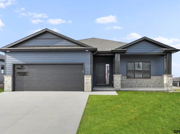 435 105th St, Lincoln, NE 68527