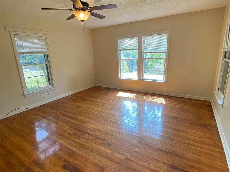 828 Burleson St #B — Photo 8