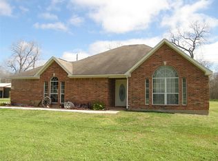 1114 Wagon Rd, Wallis, TX 77485
