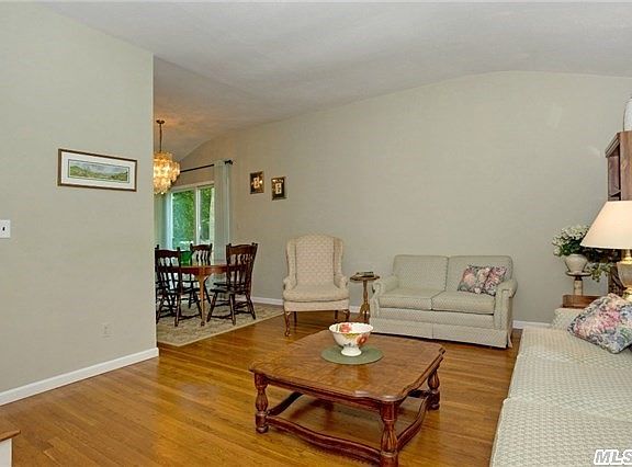 3rd image of 32 Bartley Ln