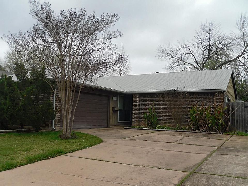 1st image of 15502 Evergreen Place Dr