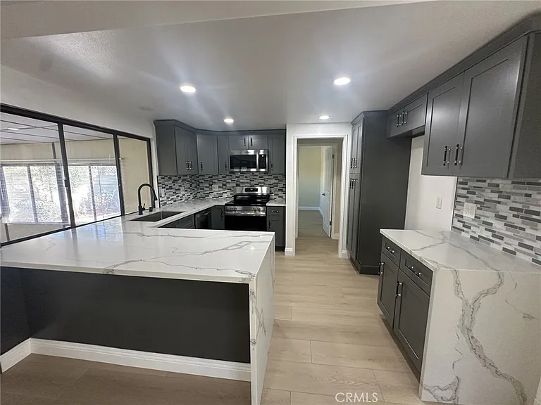 9792 Spruce Ct — Photo 3