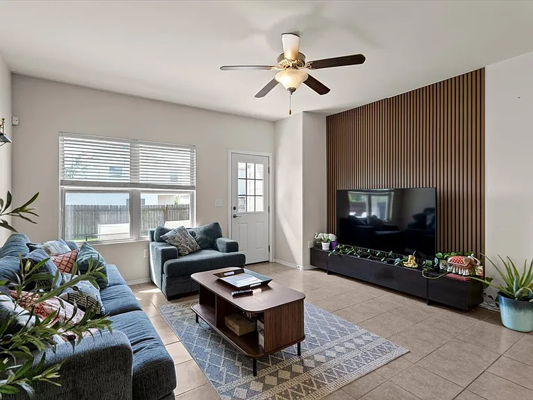 Black Granite Dr — Photo 5