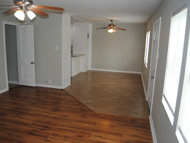 815 Shirley St #201 — Photo 6