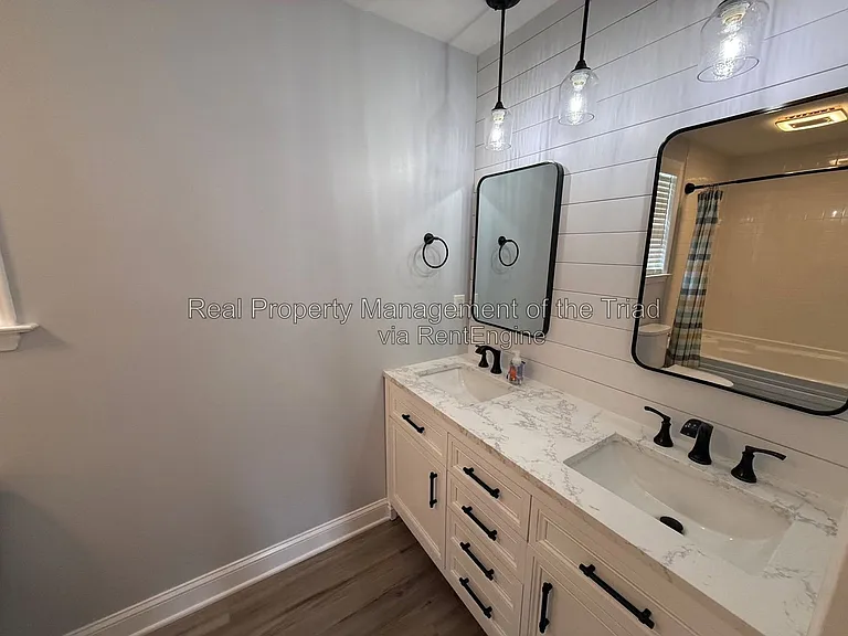 2740 Bridgeport Dr — Photo 11