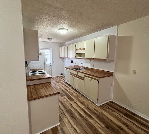 4th image of 813 E Rosewood Ln