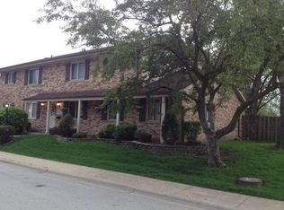7529 Country Ln APT 2N, Darien, IL