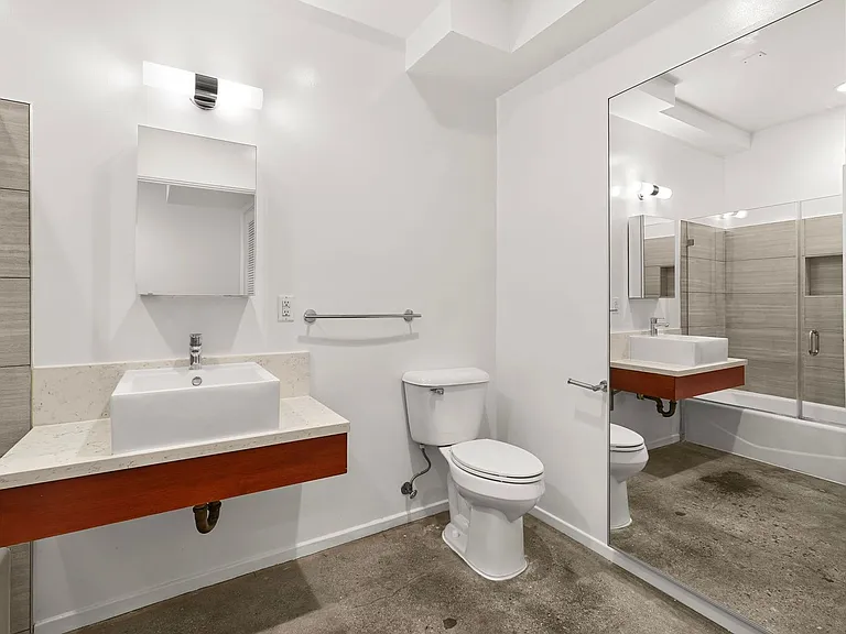Echo Designer Loft Apartments — Photo 22