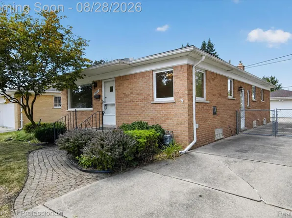 7523 Robindale Ave, Dearborn Heights, MI 48127