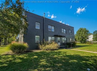 653 10th St, Saint Albans, WV 25177