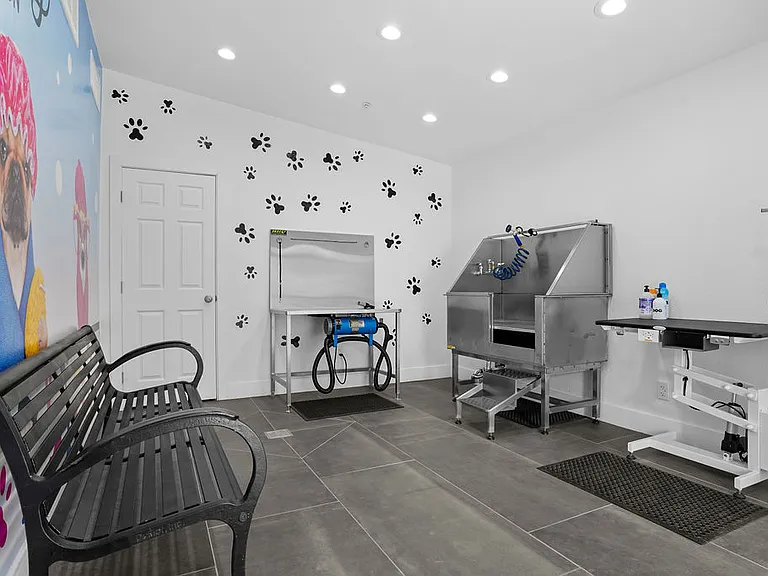 Cabrillo Apartments — Photo 24