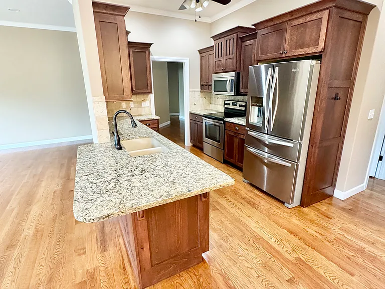 916 Diamondhead Dr — Photo 6