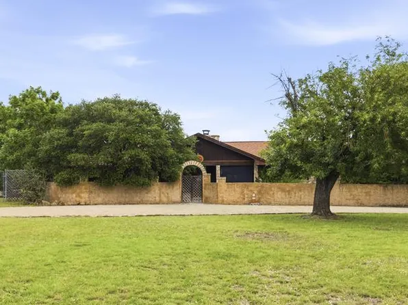 203 Cave Springs Dr W, Hunt, TX 78024