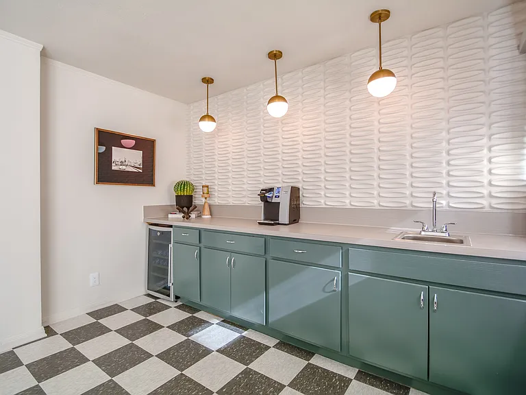 Urban Living in our Kessler Park Apartment Homes — Photo 33