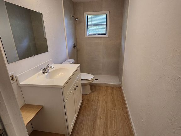3rd image of 1425 Lura Ave