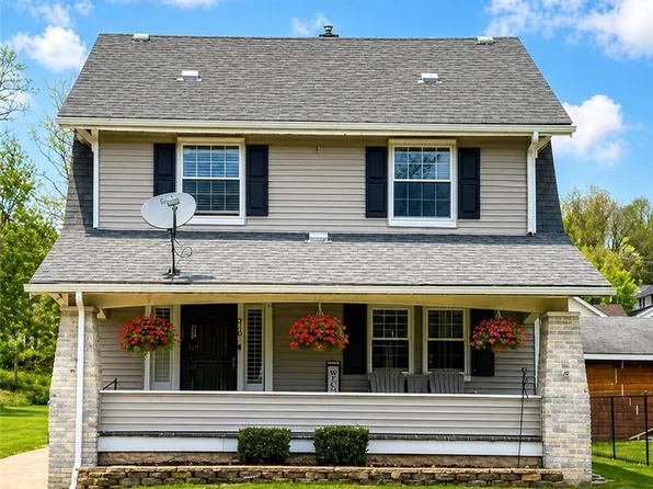 310 W Wood St, Lowellville, OH 44436