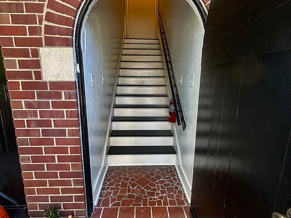 3rd image of 703 E 41st St